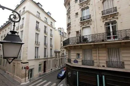 Charms Cosiness And Design In Le Marais *