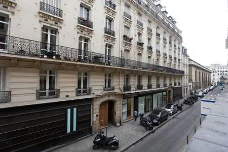 Charms Cosiness And Design In Le Marais *