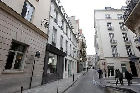 Charms Cosiness And Design In Le Marais